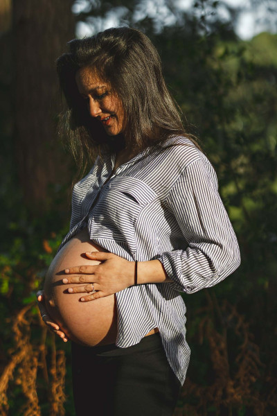 Creative bump pregnancy shoot Bournemouth
